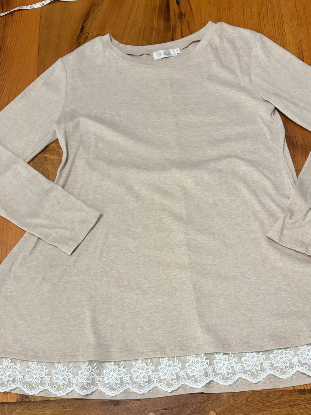 Wekili Neutral Crewneck Long Sleeve Shirt, Pretty Lace Trim, Size Medium